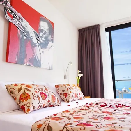 Ξενοδοχείο με διαμερίσματα Royal Sun 4*
